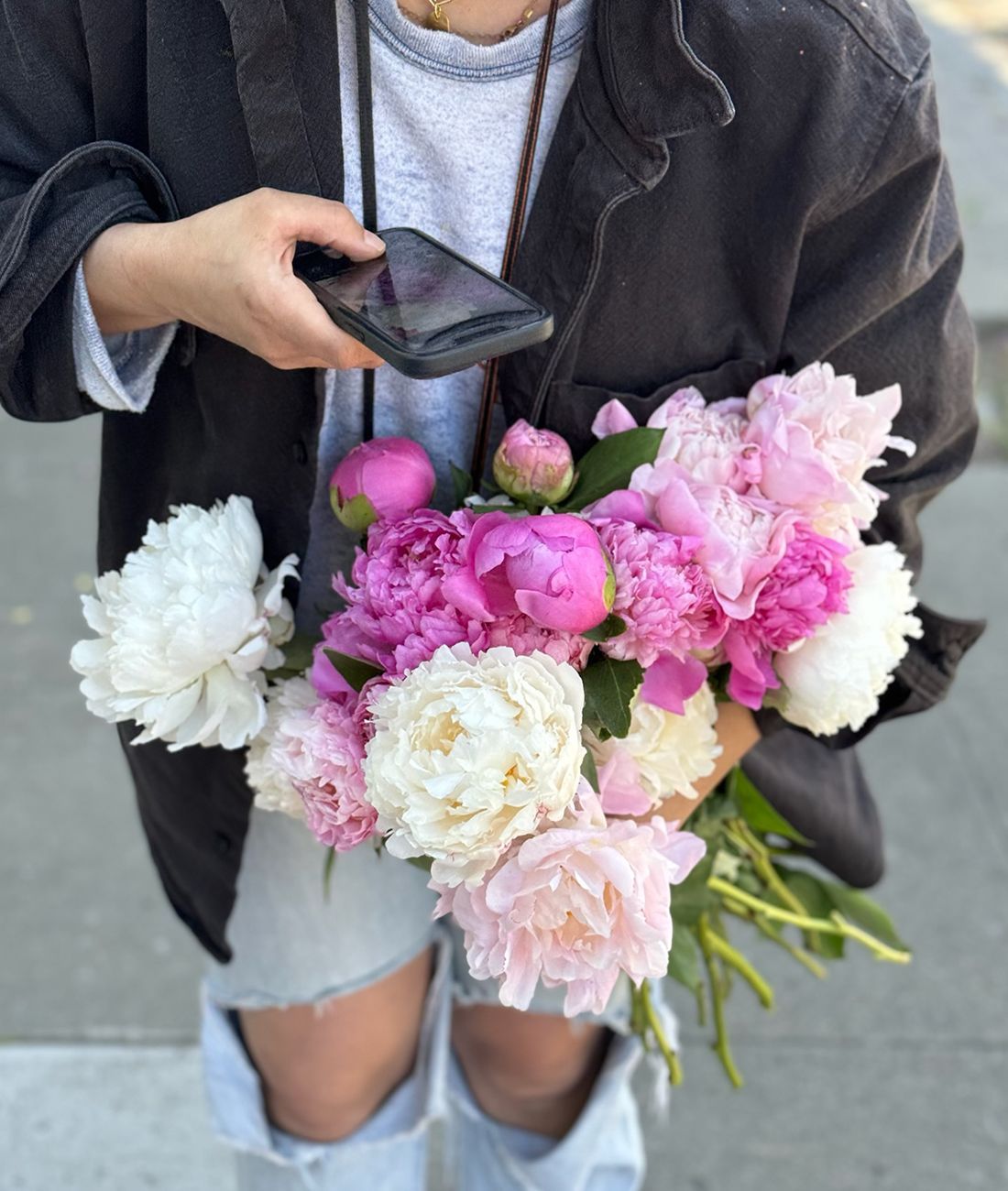 How To Take A Feed-Worthy Pic Of Your Farm Fresh Blooms thumbnail